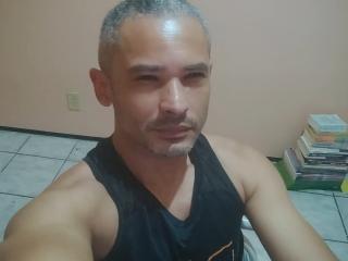 Live Chat with RomeoAlpha on XLoveCam
