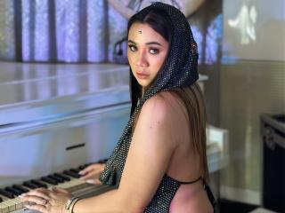 SabrinaMiler69 live cam model at XLoveCam