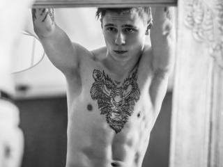 Watch TylerGarner live on cam on XLoveCam