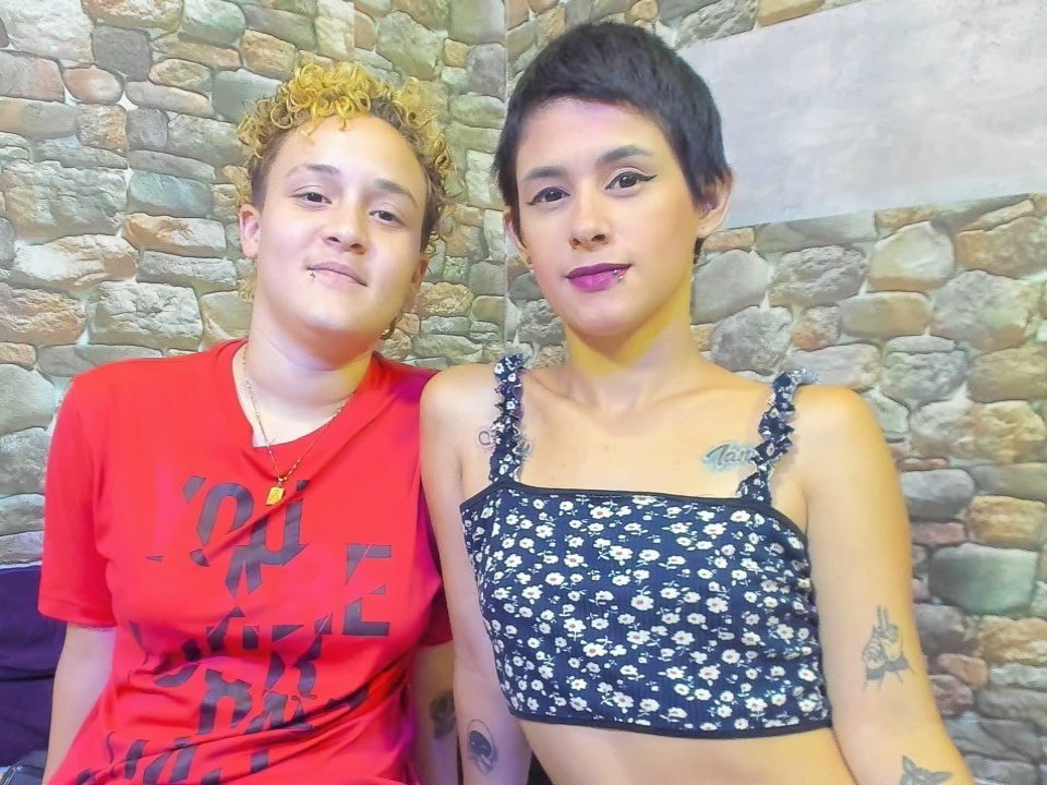 DaisyAndNat — live cam photo 1