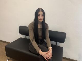 Live Chat with EmiliFlore on XLoveCam