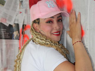 Watch BellaXFw live on cam on XLoveCam