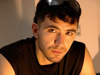 HotMaiky live cam model at XLoveCam