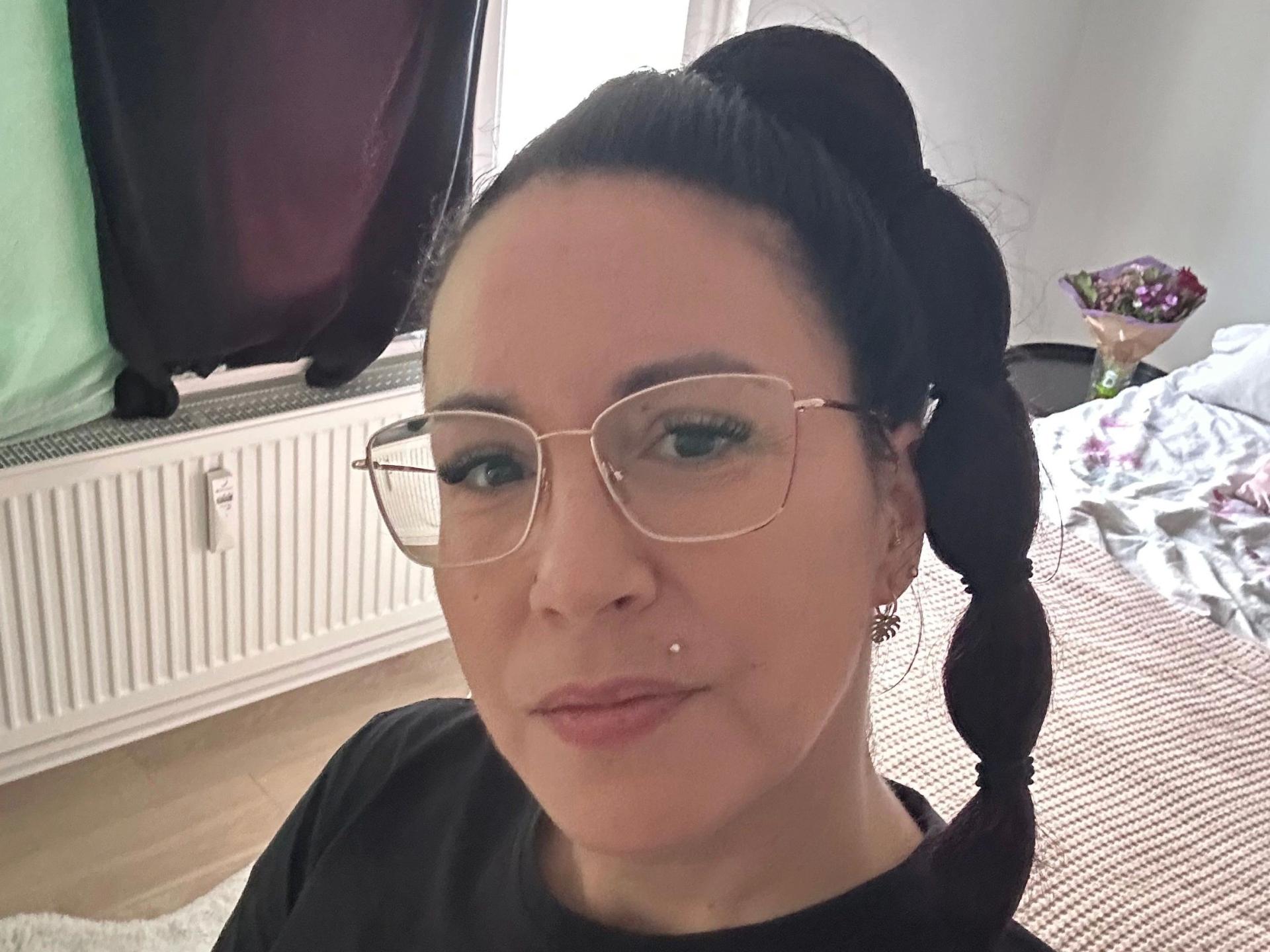 webcam model Greekmadame1-hot from XloveCam webcam model Greekmadame1-hot from XloveCam