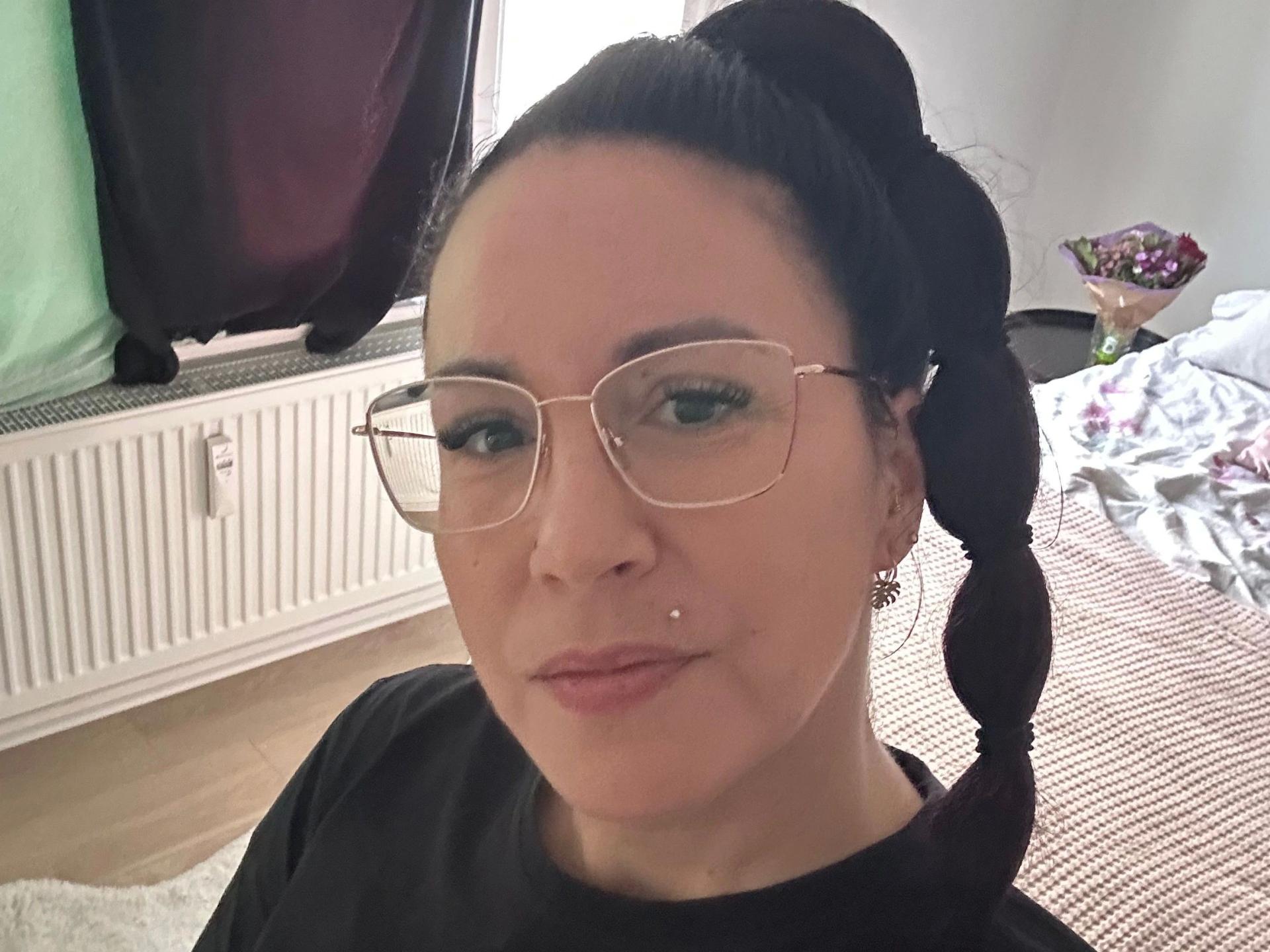 webcam model Greekmadame1-hot from XloveCam webcam model Greekmadame1-hot from XloveCam