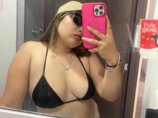 Watch RosetaBelle live on cam on XLoveCam