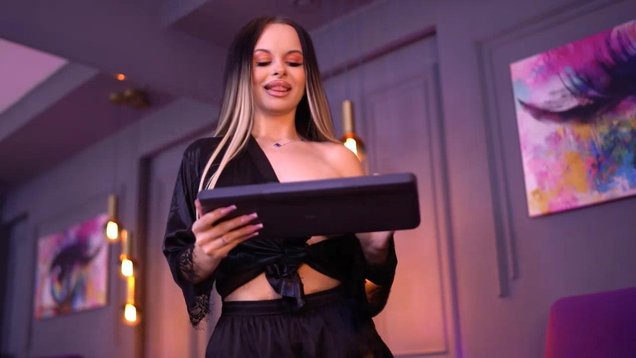 HannahIsabelle from XLoveCam