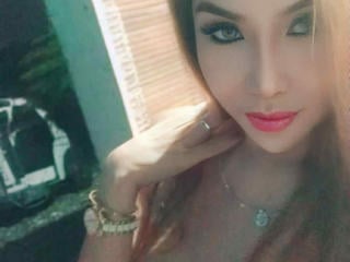 Watch QueenFhukelya live on cam on XLoveCam