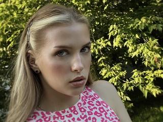 Watch FantsuyEva live on cam on XLoveCam