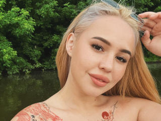 Watch AmyyGlad live on cam on XLoveCam