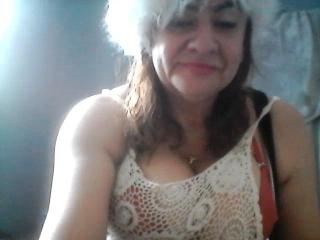 NaughtyHuny live cam model at XLoveCam