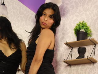 AnickaTomzon live cam model at XLoveCam