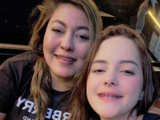 EstefanyandCamila Seins Liveshow - Photo 12/19