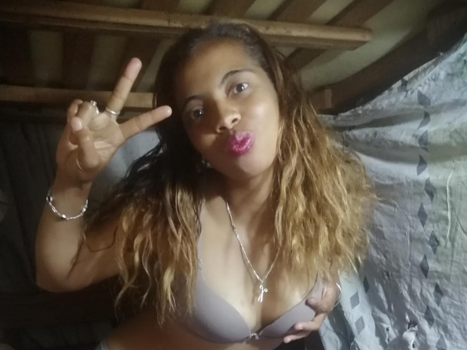 WhiteWoman — live cam photo 1