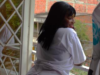 SaraBii Blowjob XXX Cams - Photo 15/18
