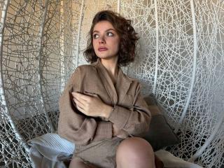 IceFoxy-hot live cam model at XLoveCam