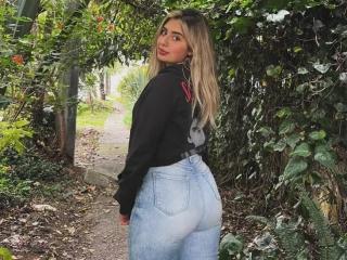Watch MelissaMora live on cam on XLoveCam