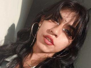 BellaPoison live cam model at XLoveCam