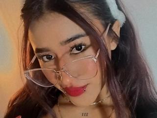 MissAris live cam model at XLoveCam