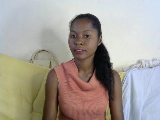 LuanneHot live cam model at XLoveCam