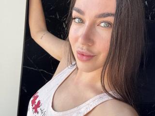 AraiaSheri Webcam Porno Live - Photo 10/21