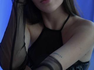 AraiaSheri Webcam Porno Live - Photo 7/21