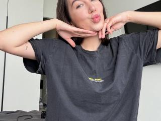 AraiaSheri Webcam Porno Live - Photo 5/21