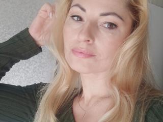 Watch AnitaBloom live on cam on XLoveCam