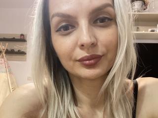 DouceAmelia Amateur Live Cam - Photo 14/21