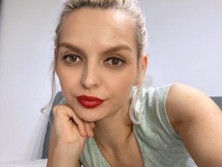 DouceAmelia Amateur Live Cam - Photo 9/21