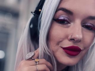 Watch EnaMore live on cam on XLoveCam