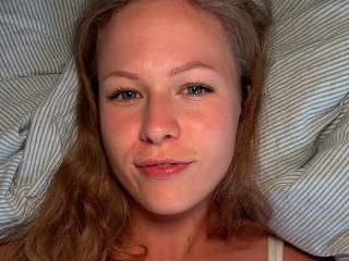 Photo of JuliaMey-hot