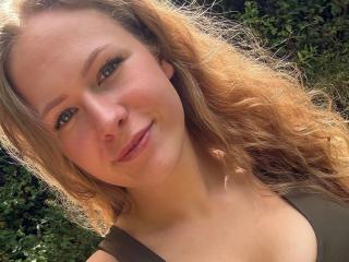Photo of JuliaMey-hot