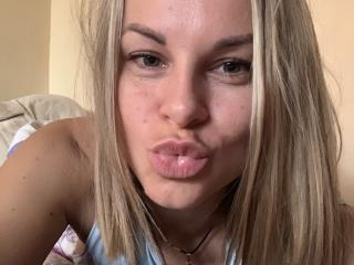 BelleLisaG Live Cam Porn - Photo 9/21