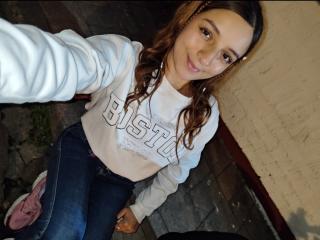 SaarahJones Fellation XXX Cams - Photo 6/21