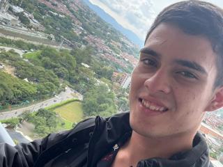 KainNoir live cam model at XLoveCam