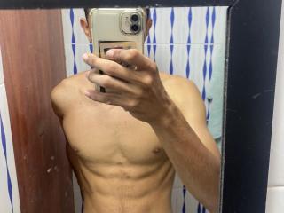 DavidthOh live cam model at XLoveCam