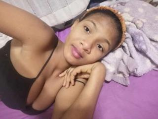 Kaellah live cam model at XLoveCam
