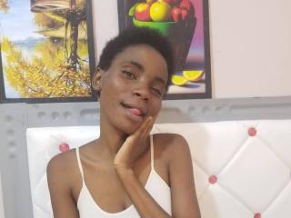 LavyNazier live cam model at XLoveCam