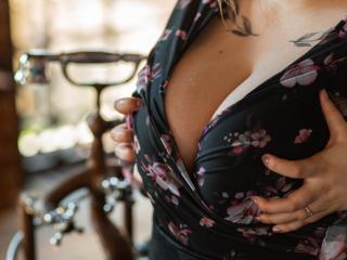 SonyaXWilson live cam model at XLoveCam