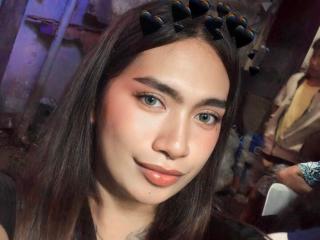 AmaraFoxy live cam model at XLoveCam