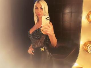 RubyDivine live cam model at XLoveCam