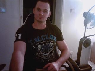 Dhjony live cam model at XLoveCam