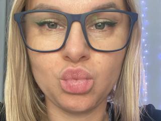 BelleLisaG Live Cam Porn - Photo 15/21