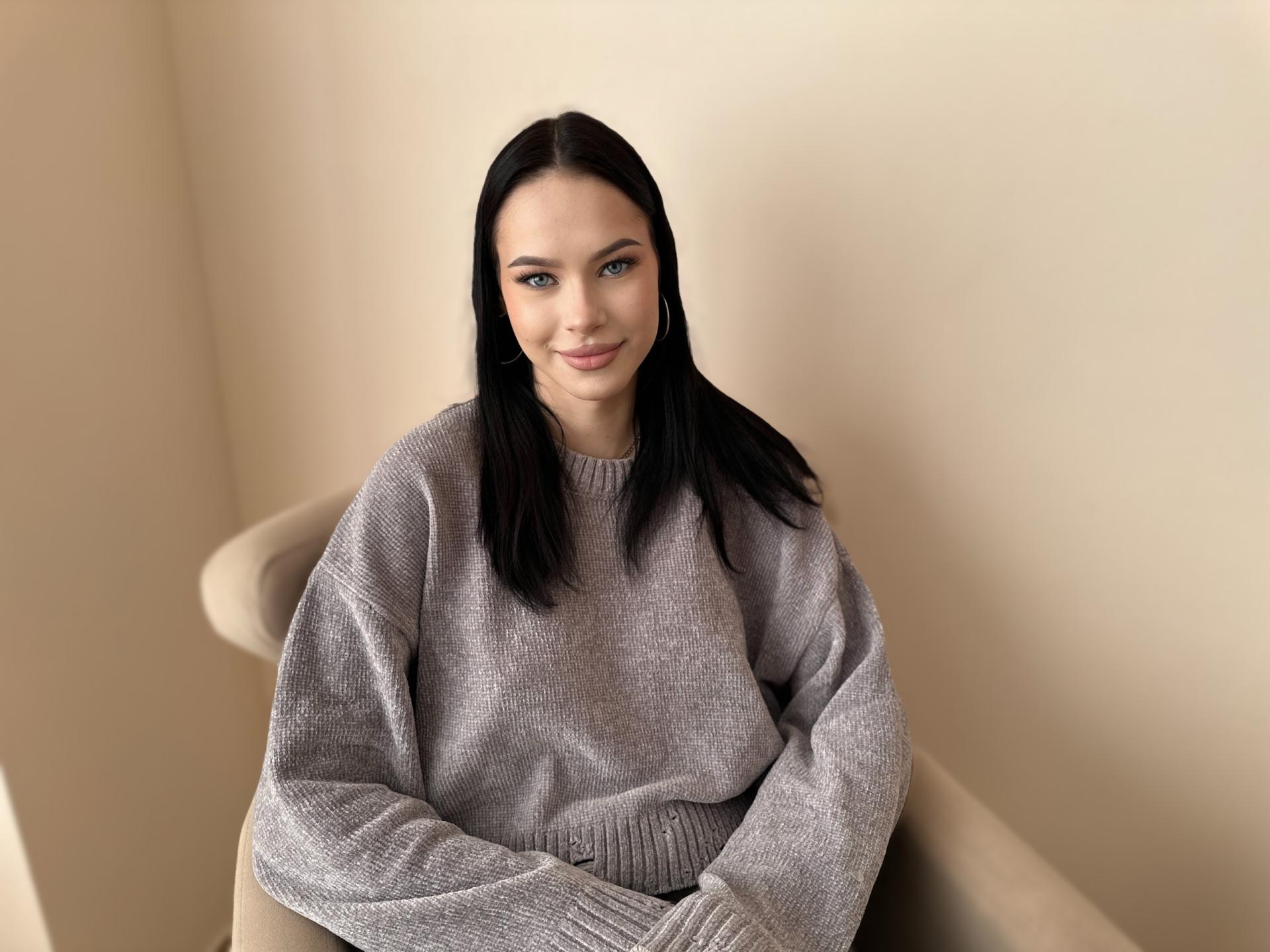 LolaSprinkle from XLoveCam