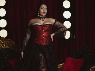 KamileNilsen Image Gallery