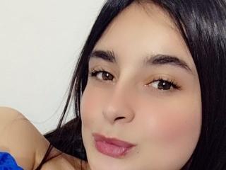 EmmaHottiestX live cam model at XLoveCam