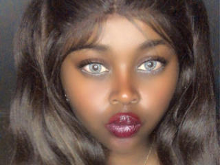 SexIlilo live cam model at XLoveCam