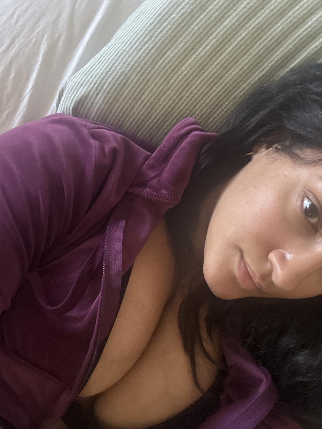 KitteVale from XLoveCam