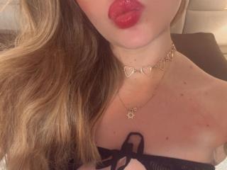 ArianaLu Image Gallery